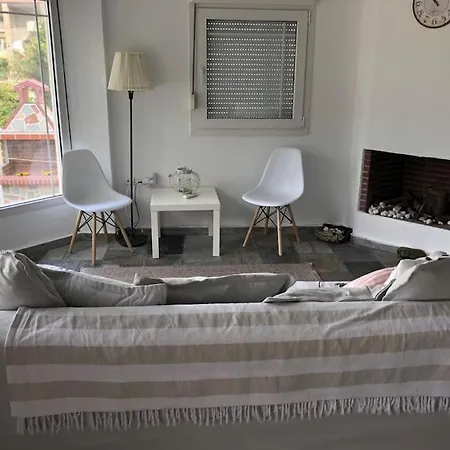 ομορφη εξοχικη κατοικια