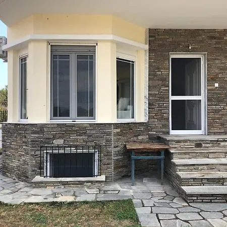 ομορφη εξοχικη κατοικια *