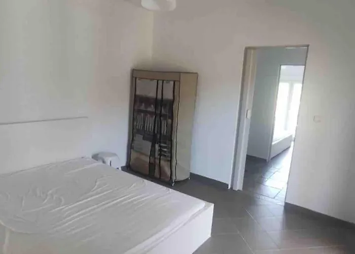 ομορφη εξοχικη κατοικια