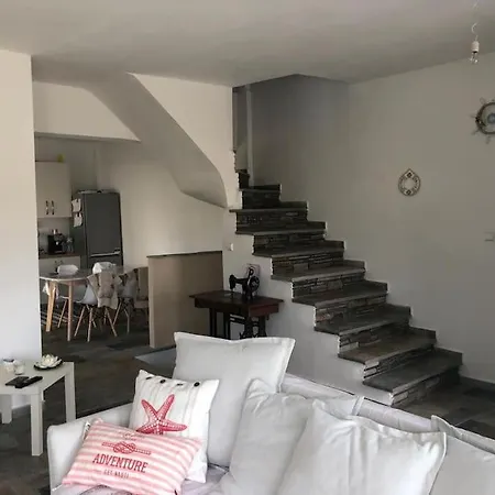 ομορφη εξοχικη κατοικια Фурка