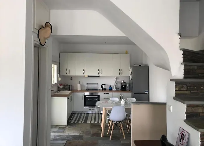 ομορφη εξοχικη κατοικια *