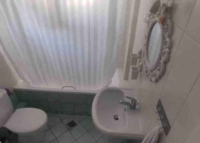 ομορφη εξοχικη κατοικια