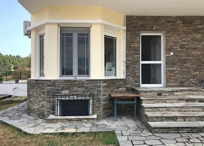 ομορφη εξοχικη κατοικια *